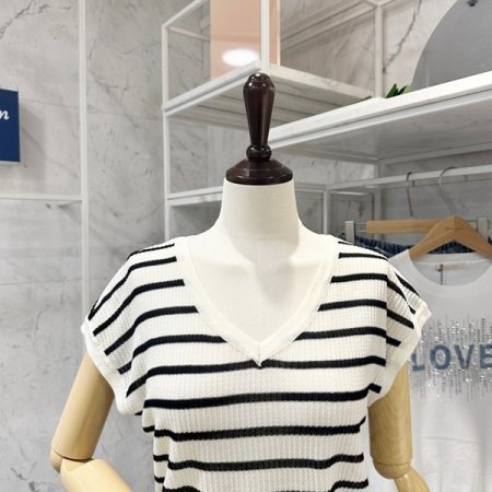 뒷X 스트라이프 니트