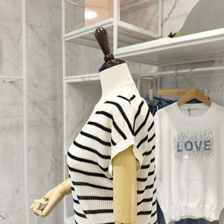 뒷X 스트라이프 니트