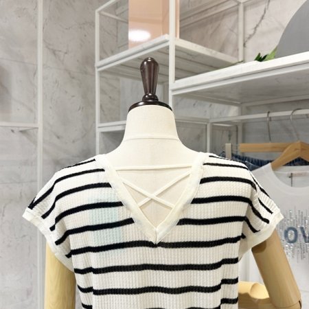 뒷X 스트라이프 니트