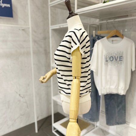 뒷X 스트라이프 니트