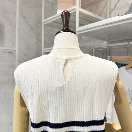 스트라이프 민소매 니트