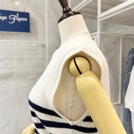 스트라이프 민소매 니트