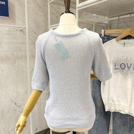 라운드넥 부클 니트