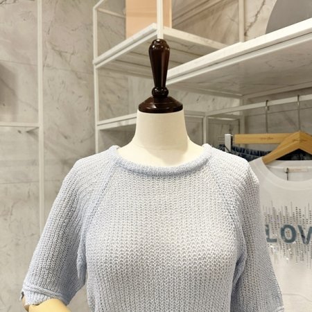 라운드넥 부클 니트