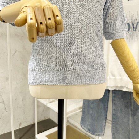 라운드넥 부클 니트