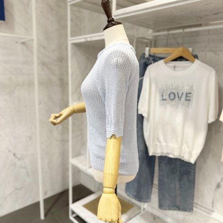 라운드넥 부클 니트