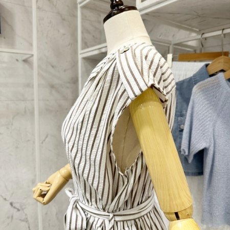 줄지 카라 벨트 원피스