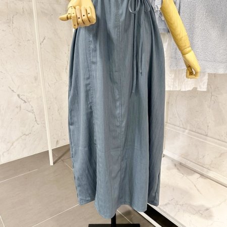 나뭇잎 자수 민소매 원피스