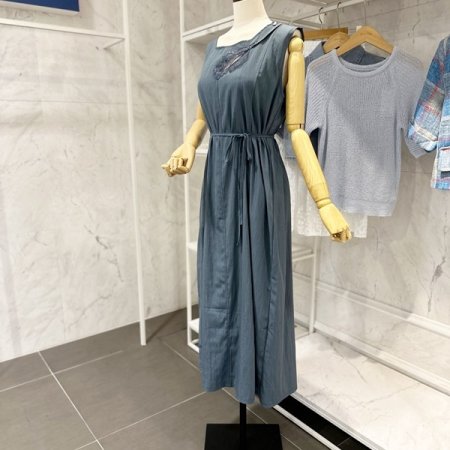 나뭇잎 자수 민소매 원피스