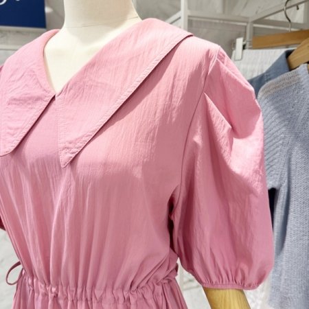 카라 퍼프 소매 스트링 원피스