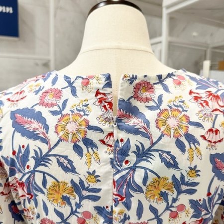 브이넥 퍼프소매 끈 원피스