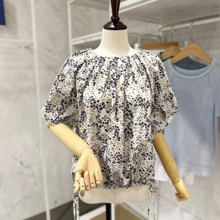 잔꽃 퍼프 앞 스트링 블라우스