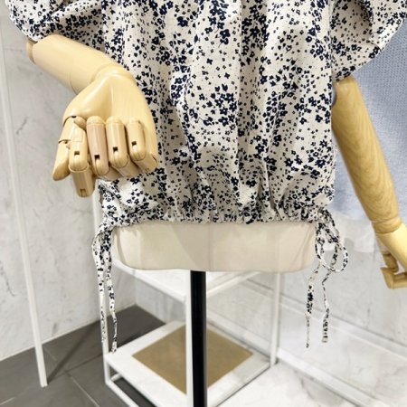 잔꽃 퍼프 앞 스트링 블라우스