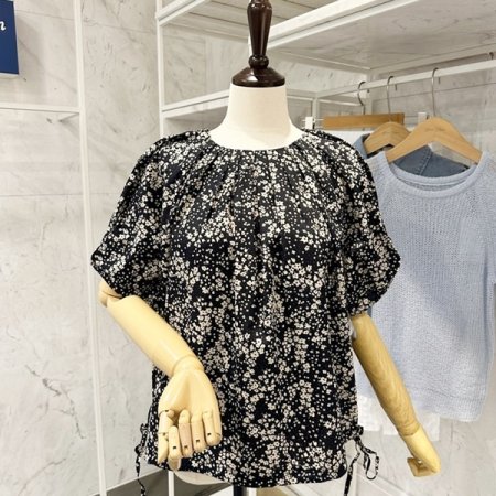 잔꽃 퍼프 앞 스트링 블라우스