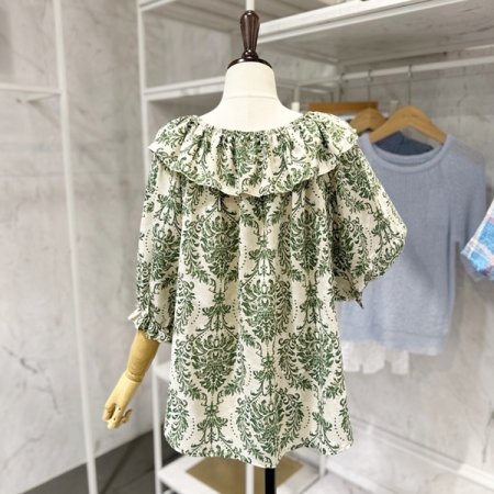 큰 프릴 패턴 블라우스