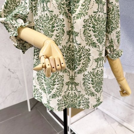 큰 프릴 패턴 블라우스