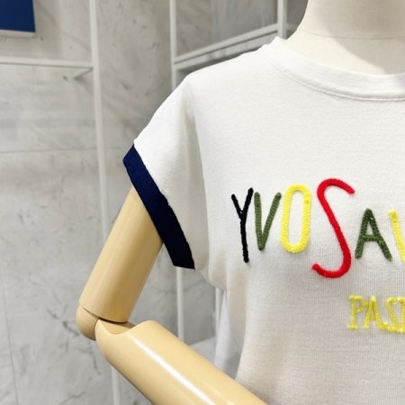 레터링 캡소매 니트