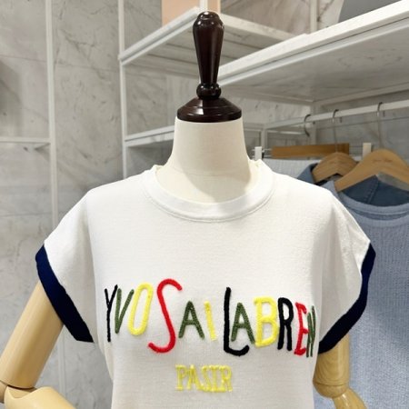 레터링 캡소매 니트