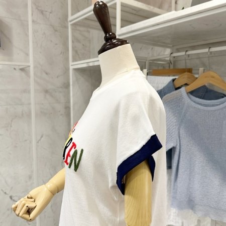 레터링 캡소매 니트