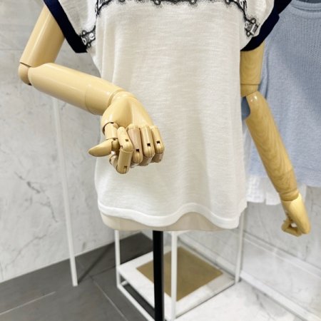 레터링 배색 소매 니트