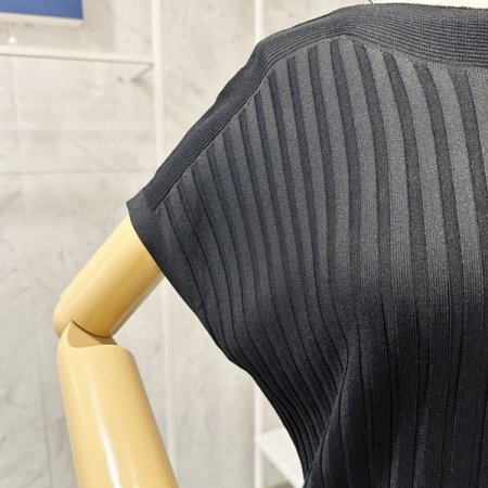 줄 패턴 캡소매 니트