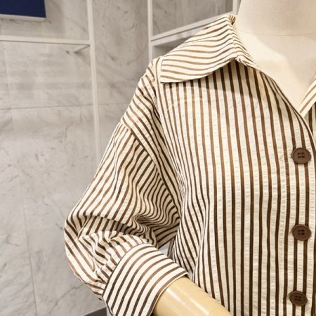 카라 줄지 셔츠