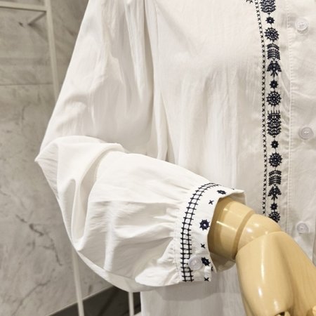 꽃자수 긴팔 블라우스