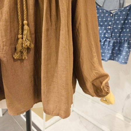 태슬 펀칭 레이스 블라우스