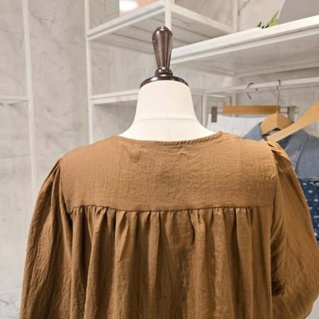 태슬 펀칭 레이스 블라우스