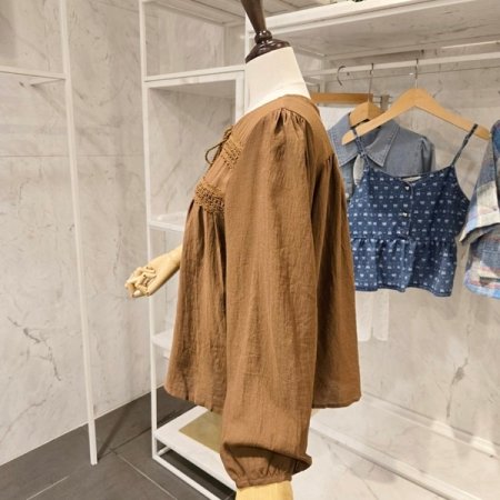 태슬 펀칭 레이스 블라우스