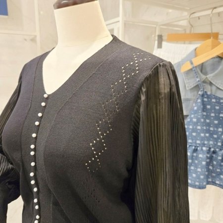 진주장식 주름 소매 니트