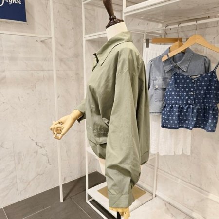 레터링 자수 카라 셔츠