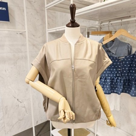 라운드넥 가죽 베스트