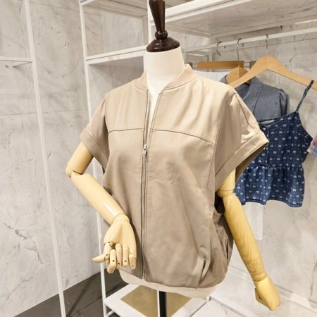 라운드넥 가죽 베스트