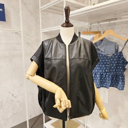 라운드넥 가죽 베스트