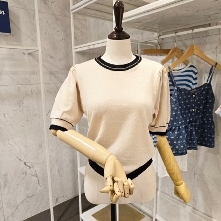 배색 라운드넥 니트