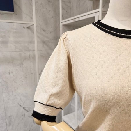 배색 라운드넥 니트