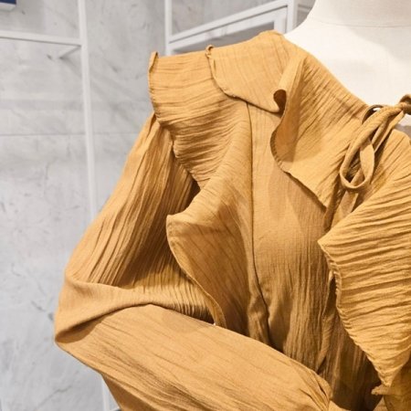 브이넥 러플 블라우스