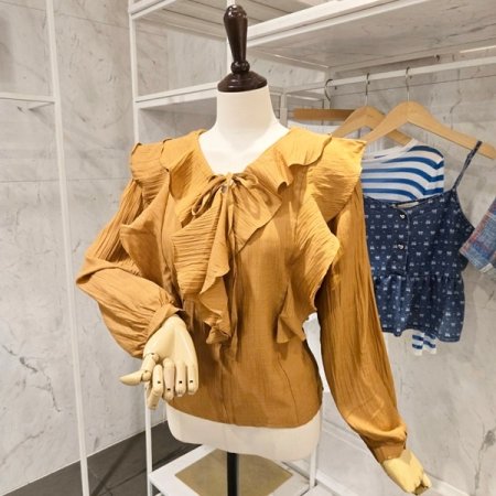 브이넥 러플 블라우스