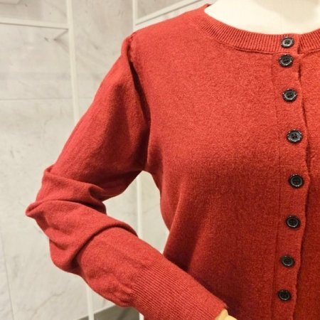 라운드넥 단추 가디건