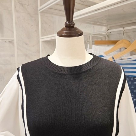 소매배색 라운드 니트