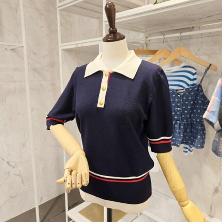 금장 배색 카라 니트