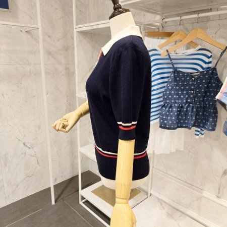 금장 배색 카라 니트