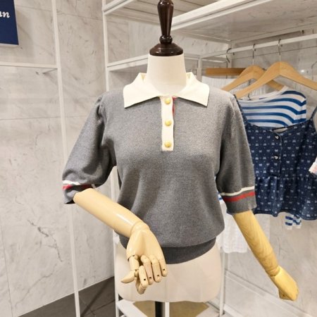 금장 배색 카라 니트