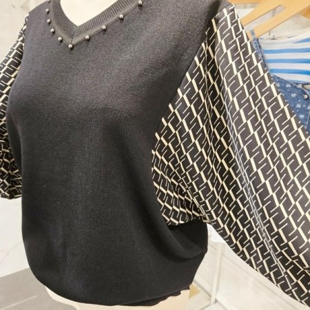 구슬장식 소매 배색 니트