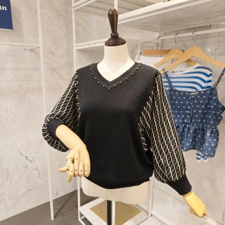 구슬장식 소매 배색 니트