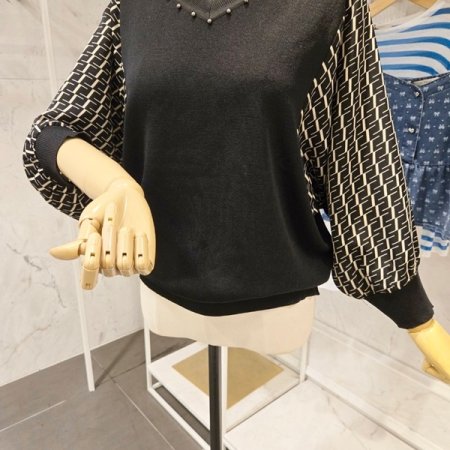 구슬장식 소매 배색 니트