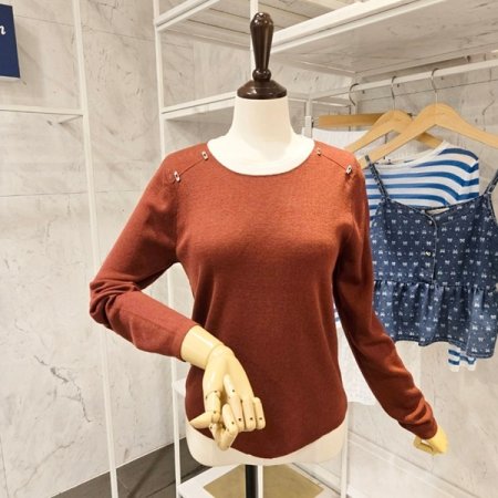 핀 장식 배색 니트