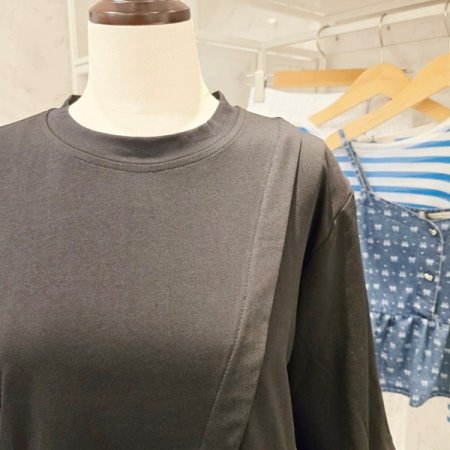 사선 주름 긴팔 티셔츠