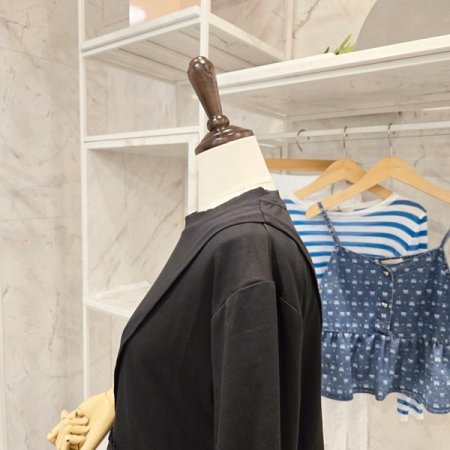 사선 주름 긴팔 티셔츠